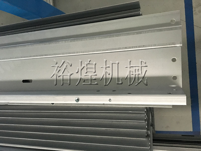 電梯上坎設備成型機